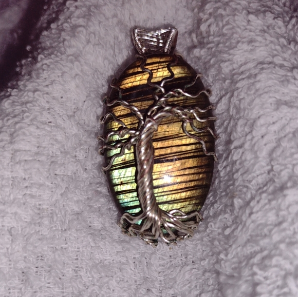 (SOLD)Unisex Tree of life in Labradorite pendant necklace. - Picture 2 of 4